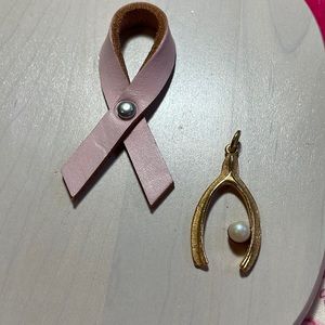 Goldtone Vintage Wishbone Charm/Pendant with Pearl